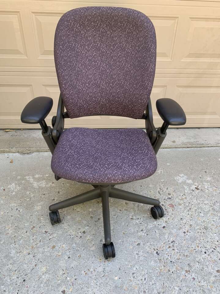MANY STEELCASE LEAP CHAIRS FABRIC