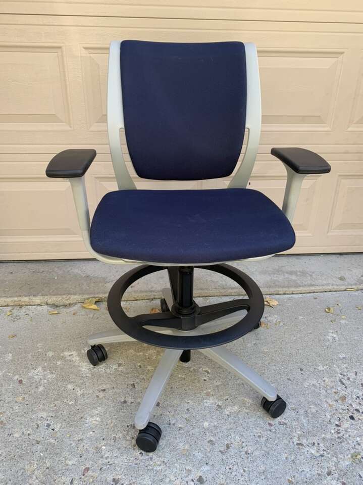 2 TASK DRAFTING HEIGHT STOOLS W ARMS