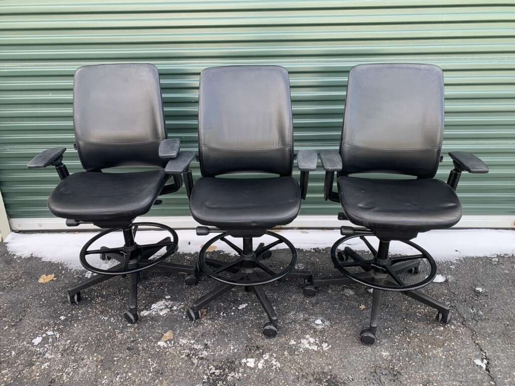 1 STEELCASE AMIA TASK STOOLS W ARMS