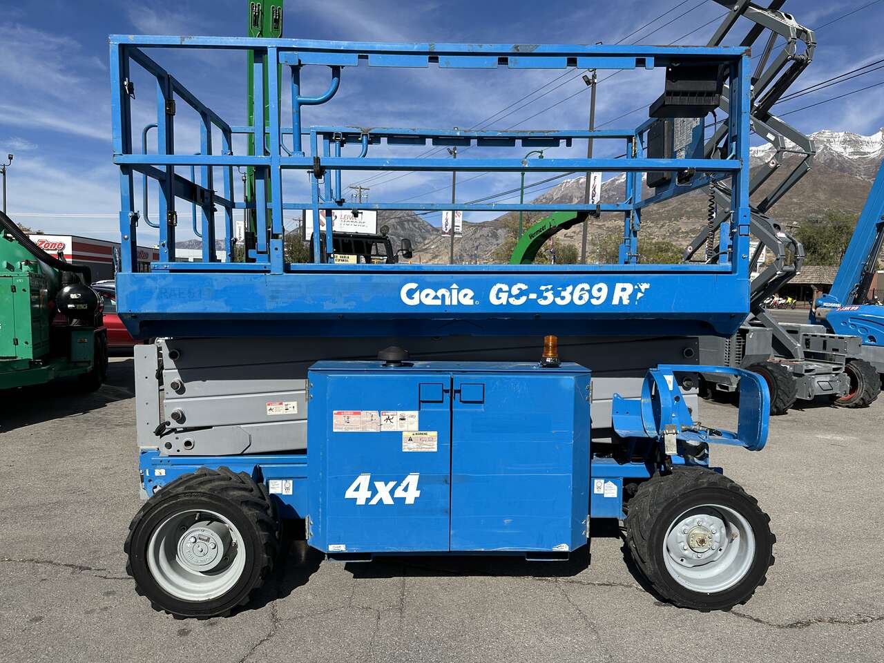 Scissor Lift 2014 Genie GS-3369RT 4x4 26’ Dual Fuel Rough Terrain