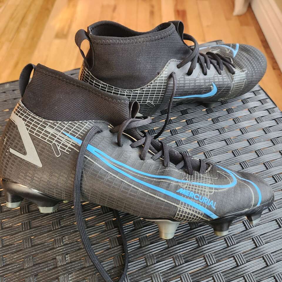 Nike Superfly 8 size 4.5y soccer cleats