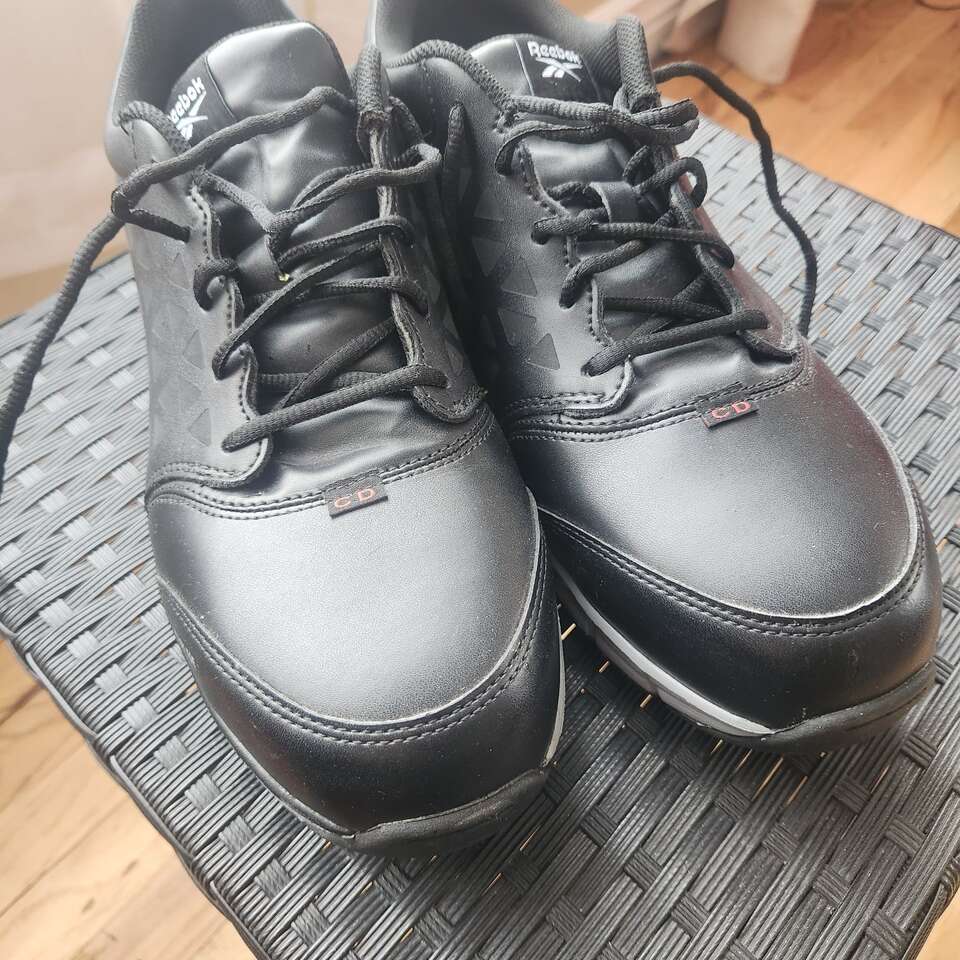 Reebok Alloy toe work shoes 12M