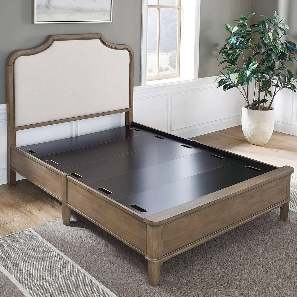 Broadmoore Lila Queen Platform Bed 1812497 #102196