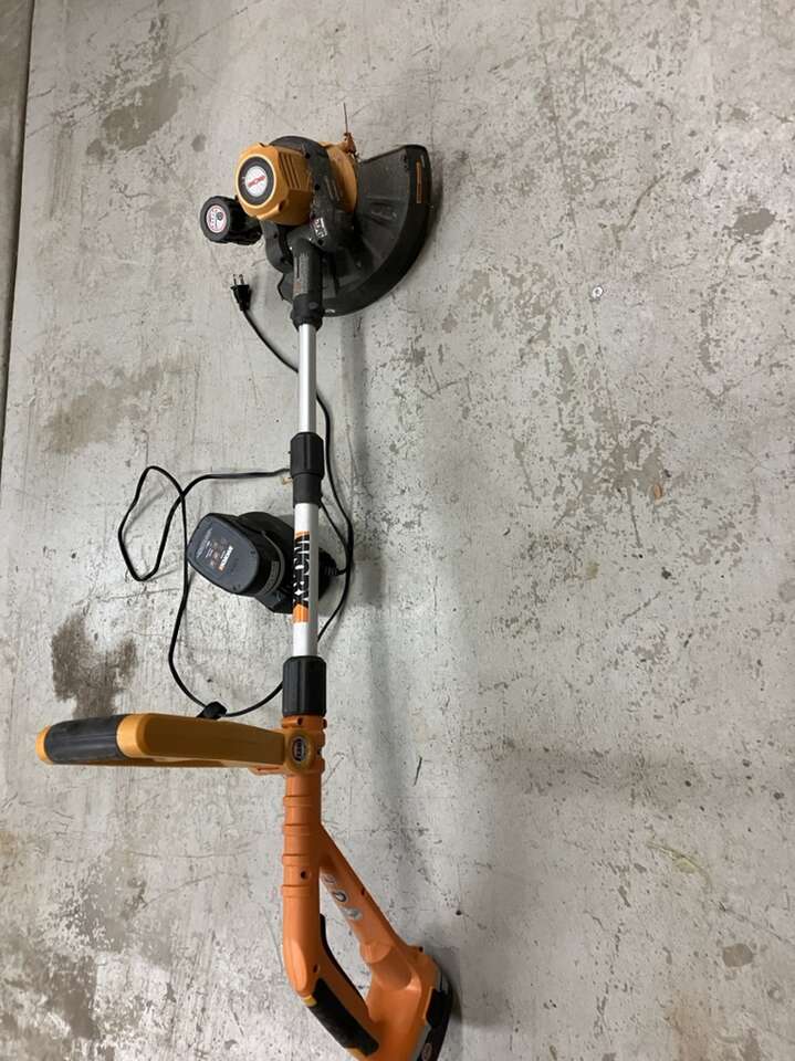 Worx 18v battery Powered Trimmer with Charger