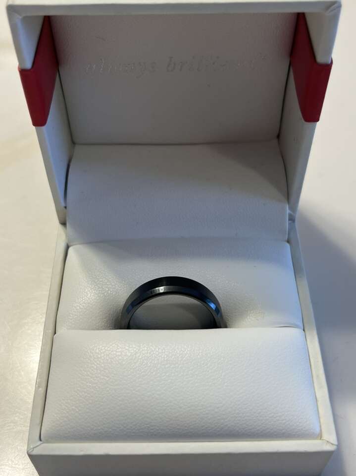 Size 8 Morgan Jewelers Black Diamond Ceramic Ring
