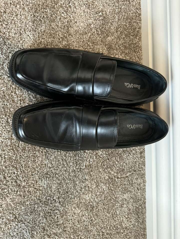 Men’s Size 10 Black loafers