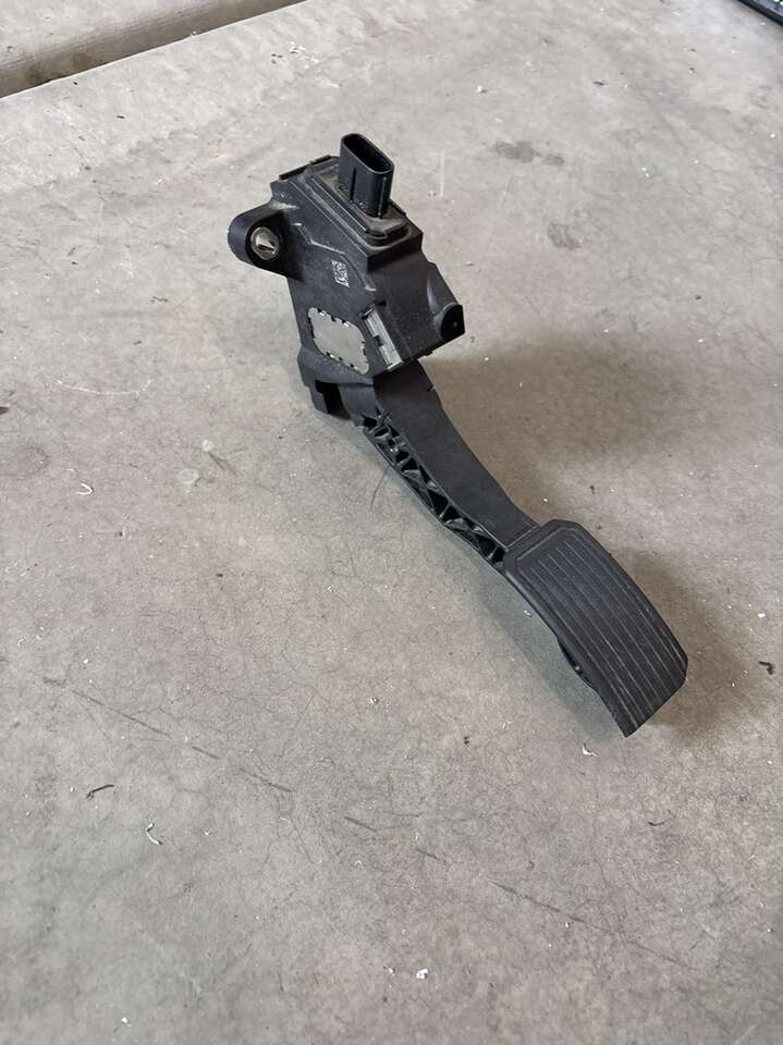 Gen2 Toutota Tundra Throttle Pedal