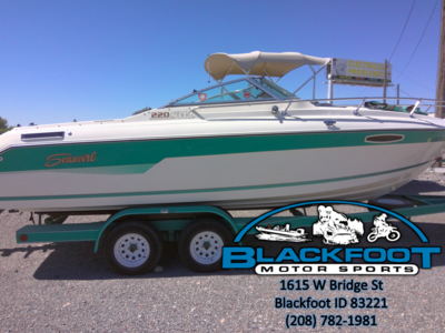 1993 Seaswirl 220 SWL Cuddy Cabin Boat