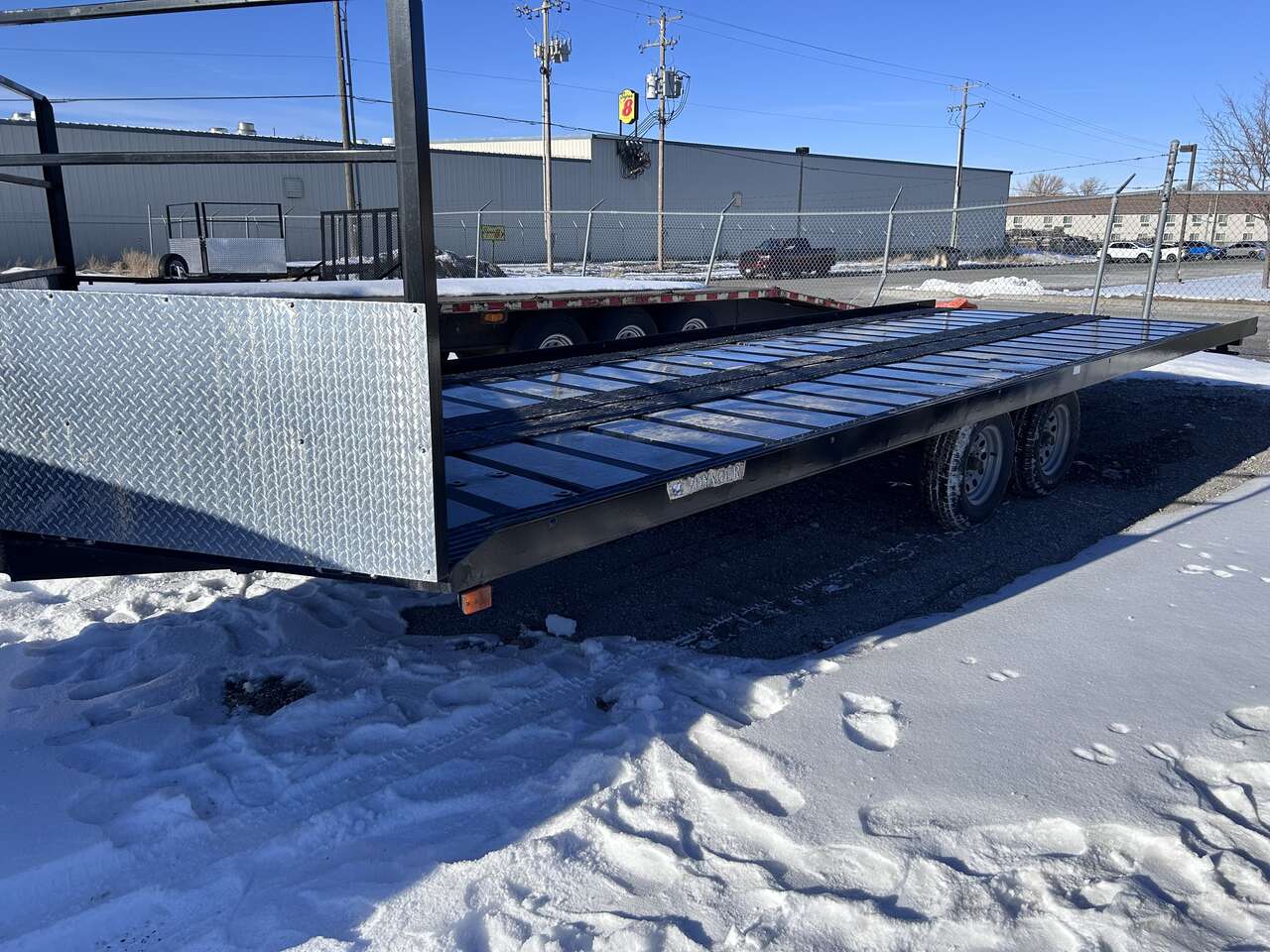 2024 VOYAGER TRAILER Snow 22' Tandem Axle Metal Deck