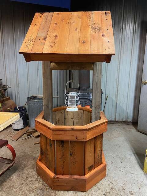 CHRISTMAS WISHING WELL