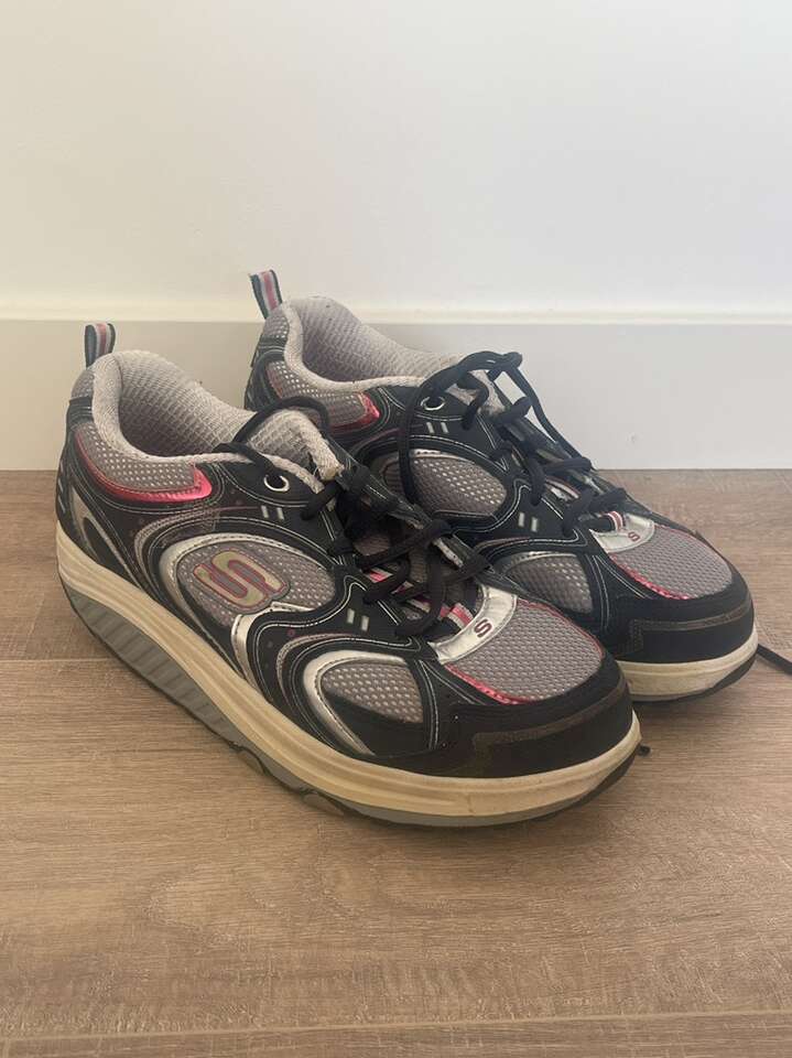 Sketchers Womens Shoe Size 8.5