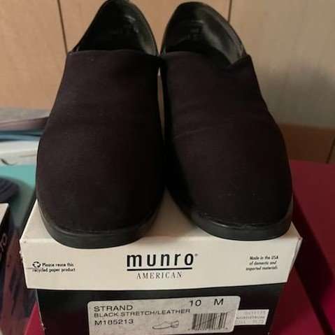 Munro Strand Black Stretch Leather size 10