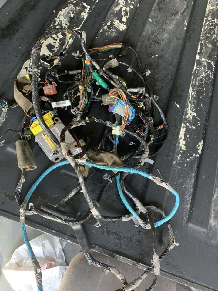 2005 Chevy Suburban Ls Interior Floor Harness