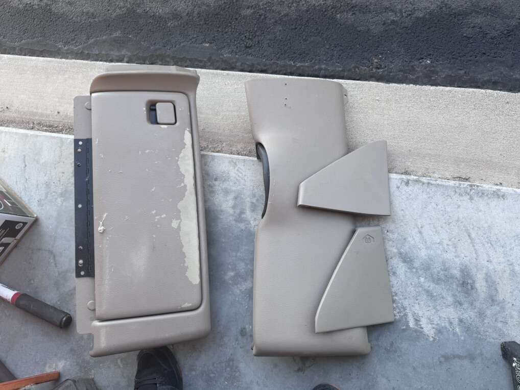 03-06 Gmt800 Lower Dash Trim Pieces