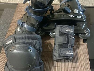 Roller Blades Size 8 w/ Safety Pad Set