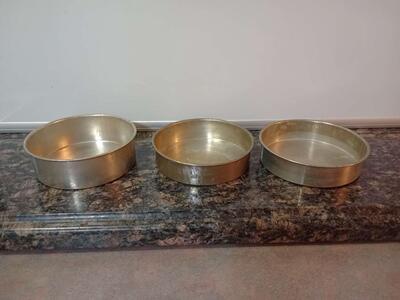 Round cake baking pans
