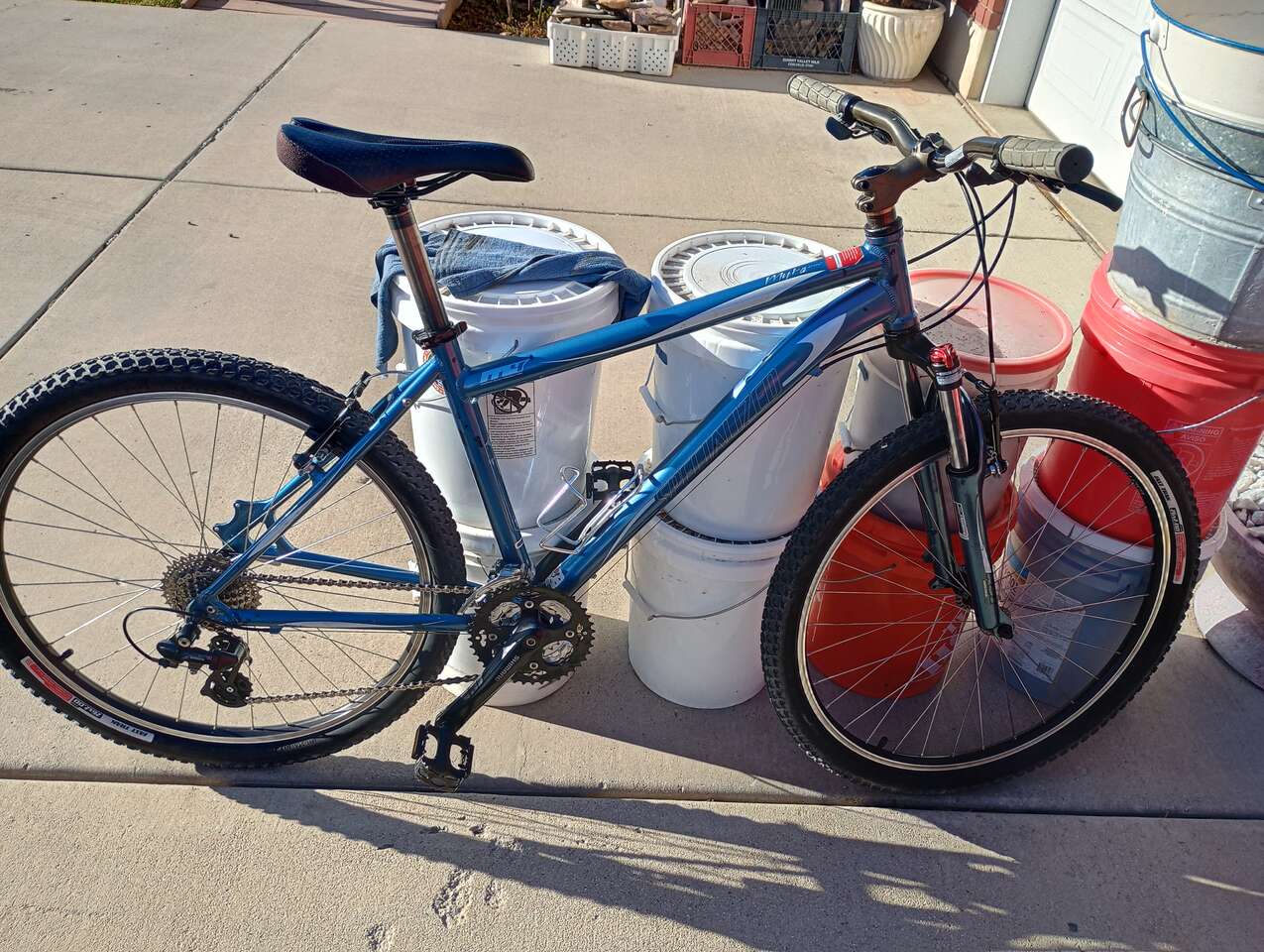 Schwinn Muka Sport 24 speed 17 inch frame bike