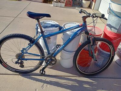 Schwinn Muka Sport 24 speed 17 inch frame bike