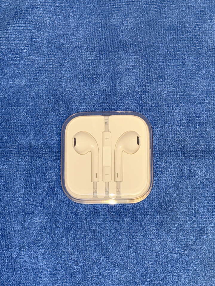 Apple EarPods Wired Headphones with Mic (Stereo Mini Connector) *Brand New, In original case*