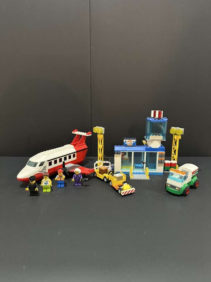 LEGO Central city airport/private jet