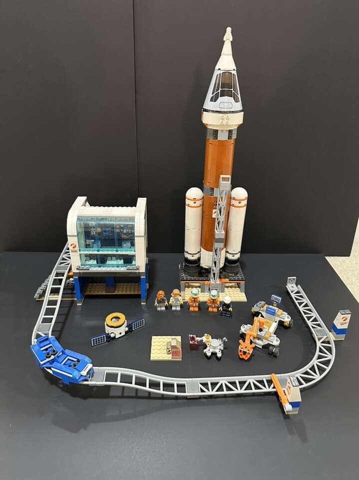 Lego Deep Space Rocket and Launch Control Retired!