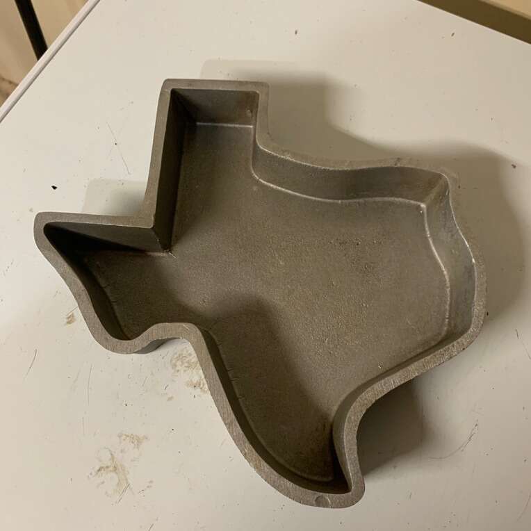 The Pan Handler Aluminum Cake/cornbread Pan