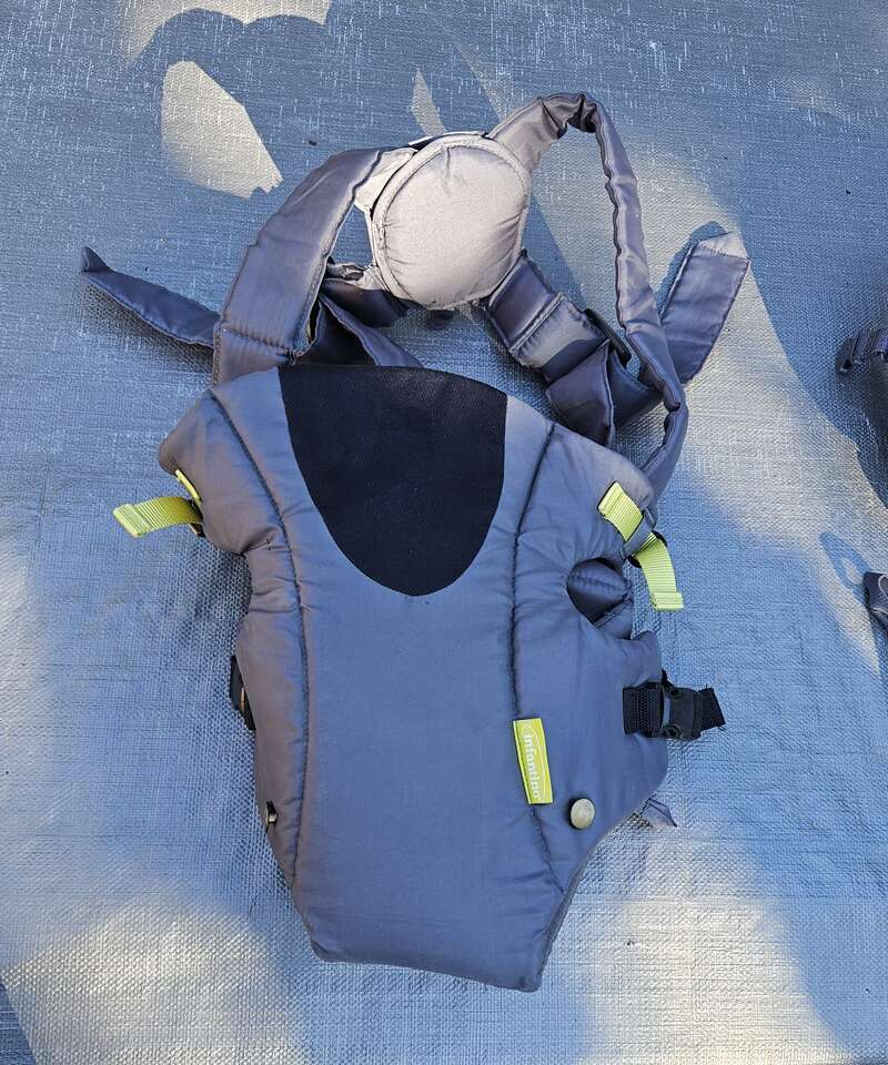 Infantino Classic Infant Carrier Simple Complete Like New