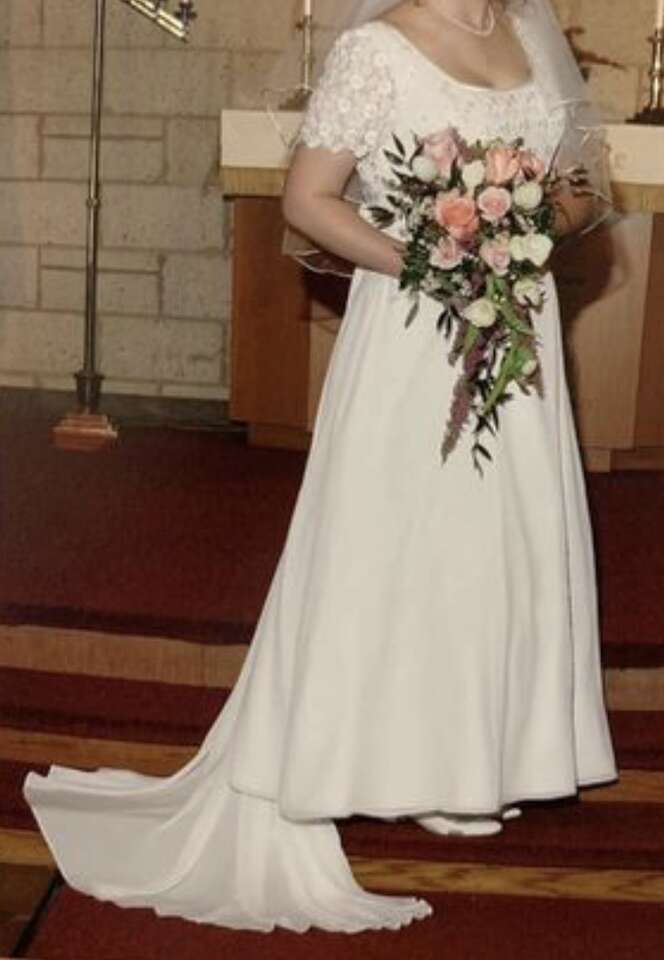 Wedding Dress, Veils, Train (Size 16)