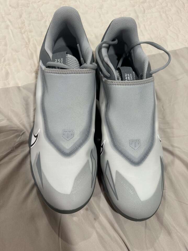 New Nike Baseball Cleats Sz 13.5