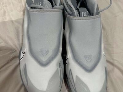 New Nike Baseball Cleats Sz 13.5