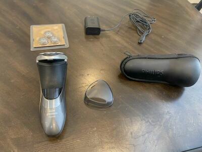 Philips Norelco Aquatec- Shaver