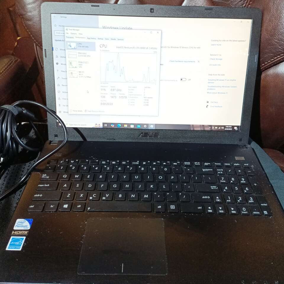 Asus laptop 4gb memory 1tb HDD.