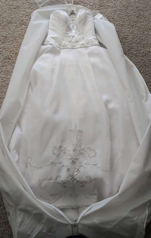 Reduced NWT OLEG CASSINI white wedding dress sz 2