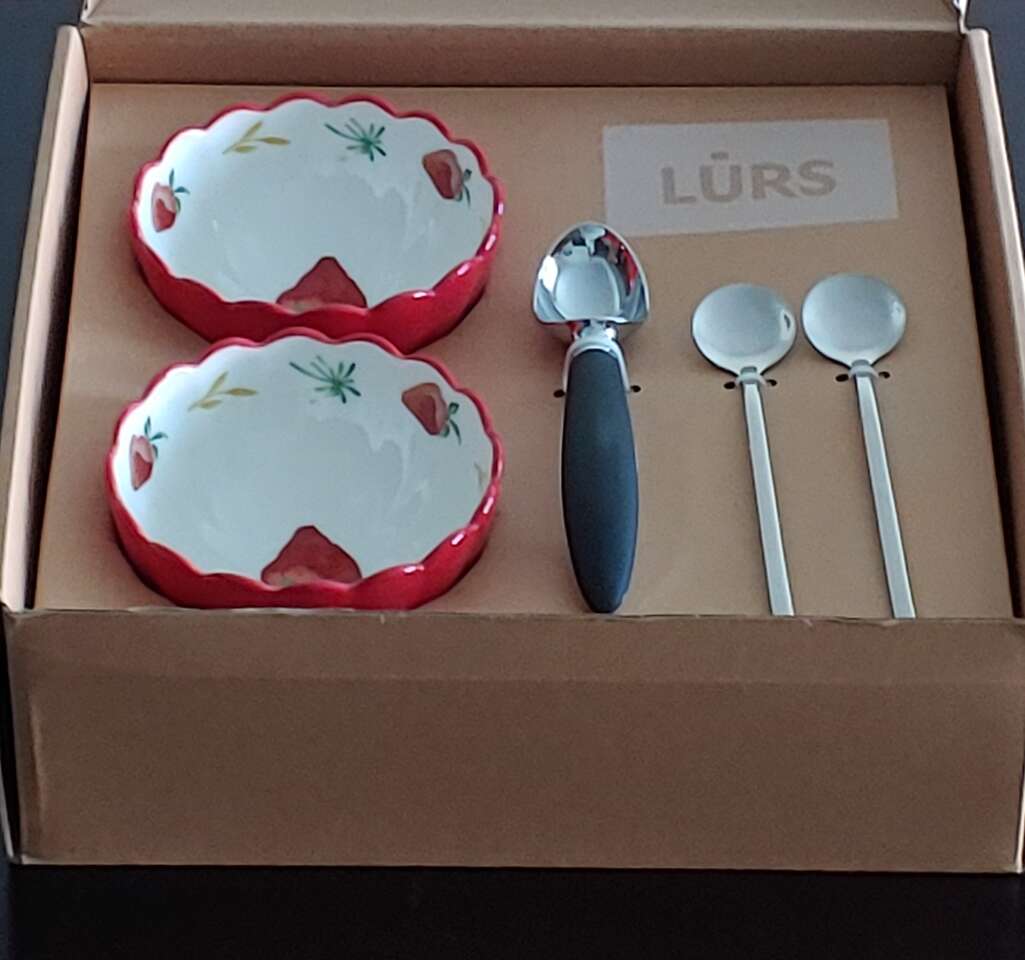 New in box LURS Ice cream bowl set: 2 footed ice cream bowls, 2 spoons, Ice cream scoop
