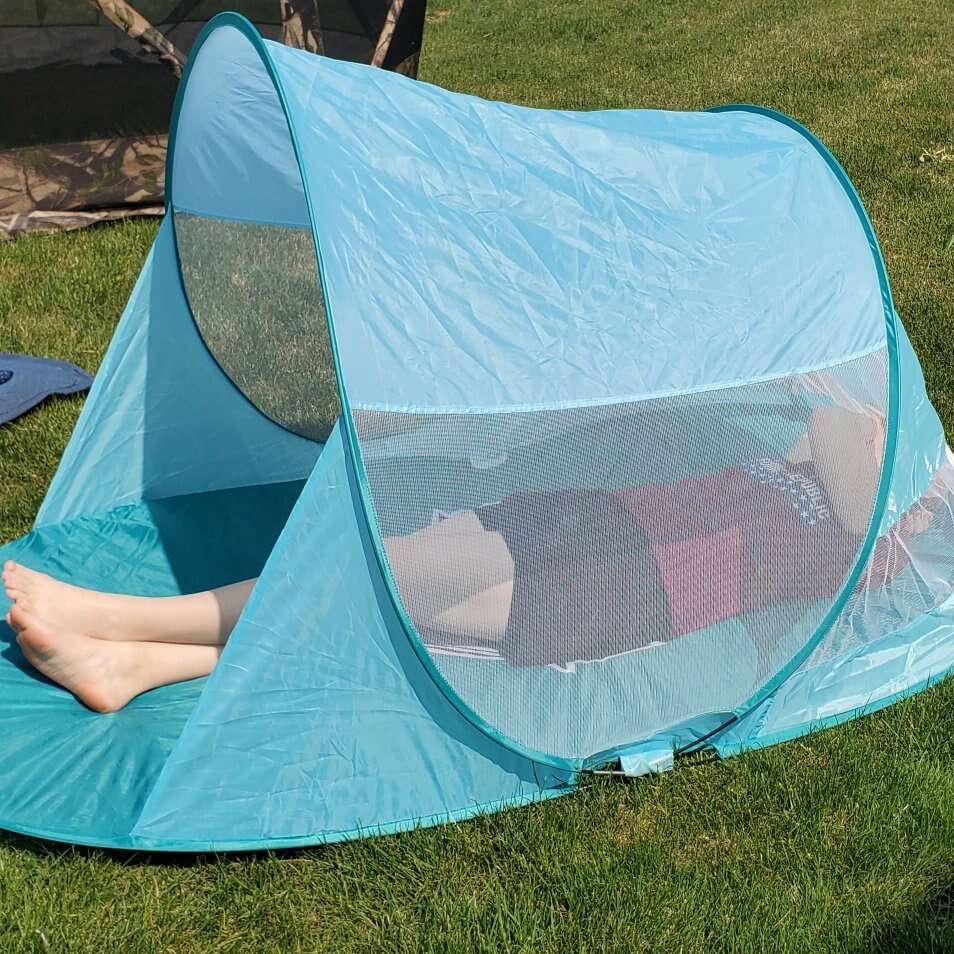 Instant pop up beach shade