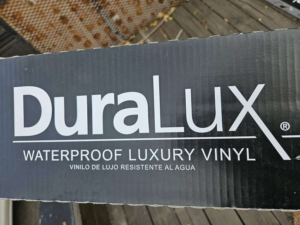 Brand new 20 boxes vinyl/laminate total 463.8 sqft