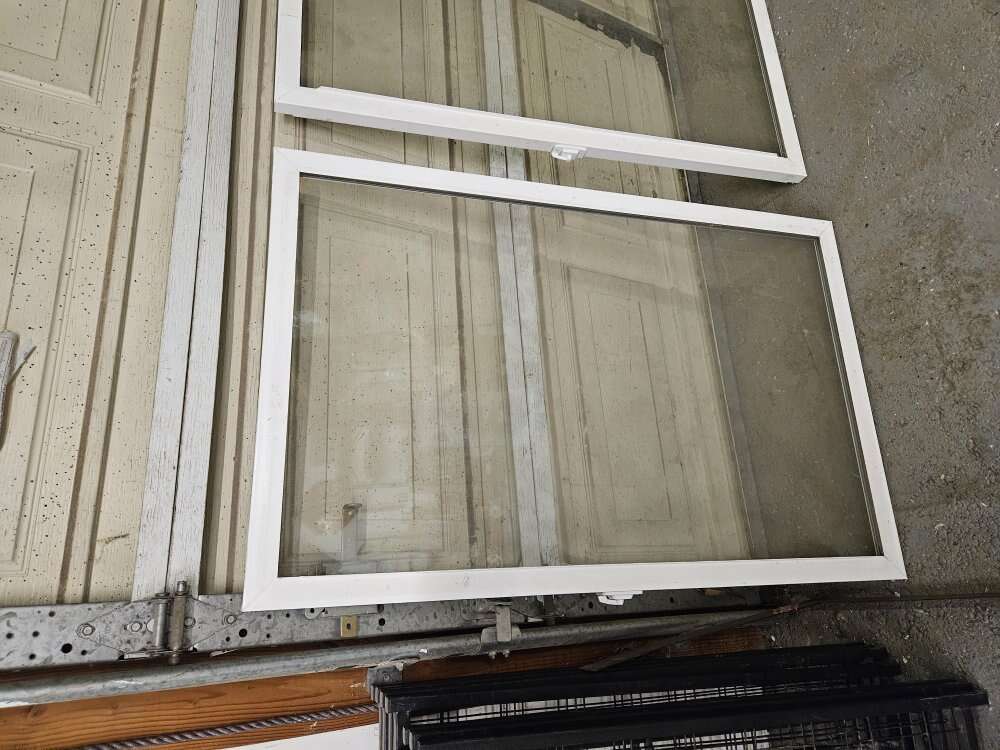 2 slide window, ans 1 sceen.