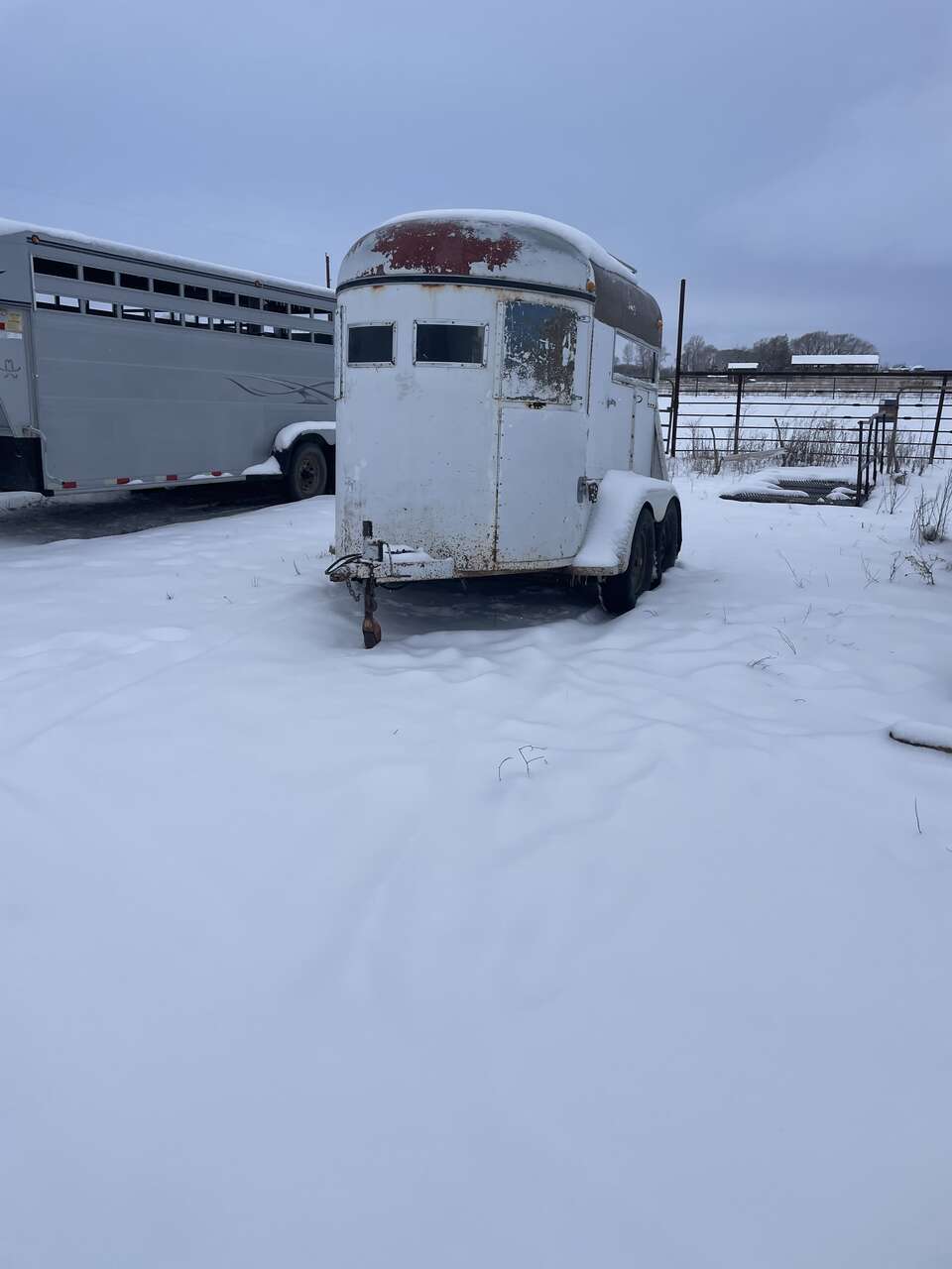 2 horse trailer Livestock