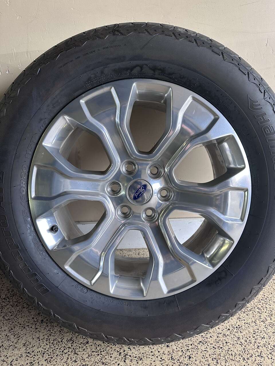 Ford F-150 Platinum 275/60R20 Wheel Set