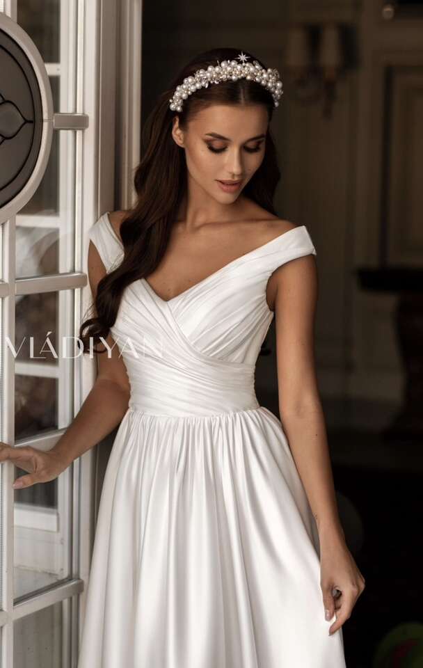 Brand New Vladiyan Timeless Wedding Dress Size 6