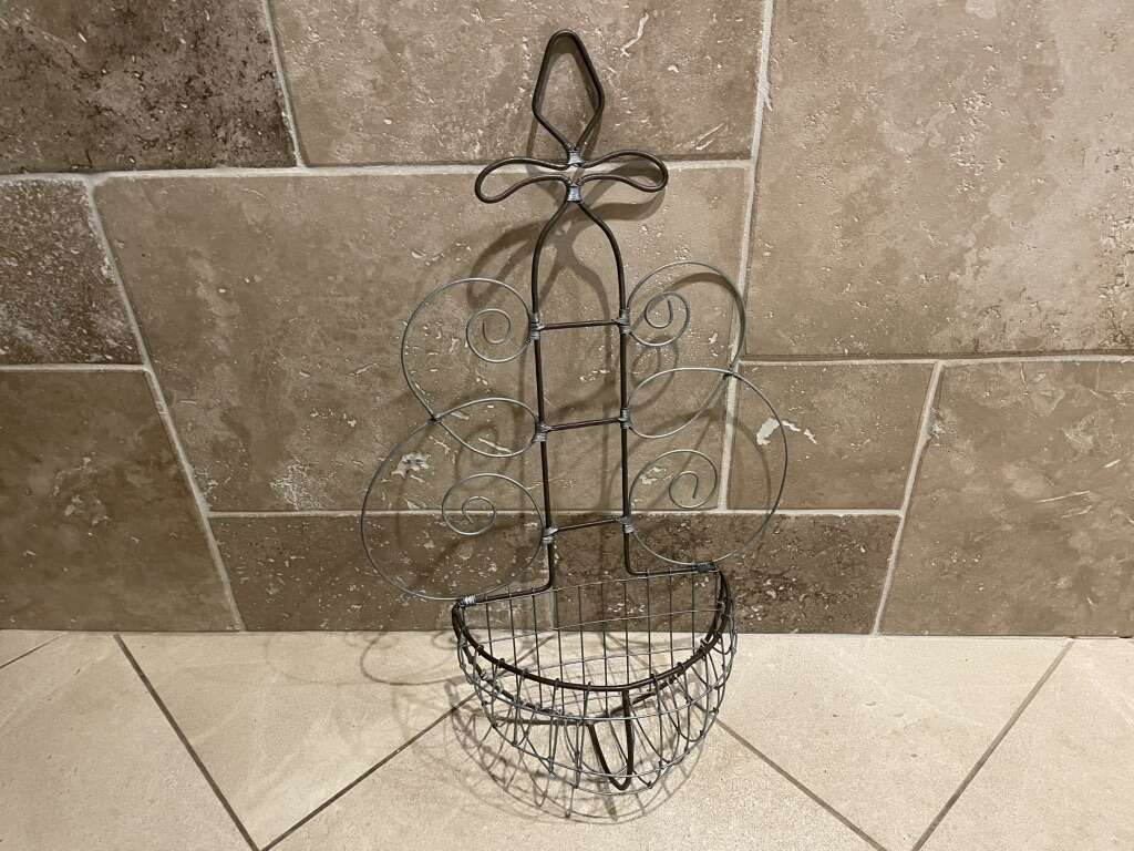 2 Tone Metal Wall Hanging W/ Basket On The Bottom