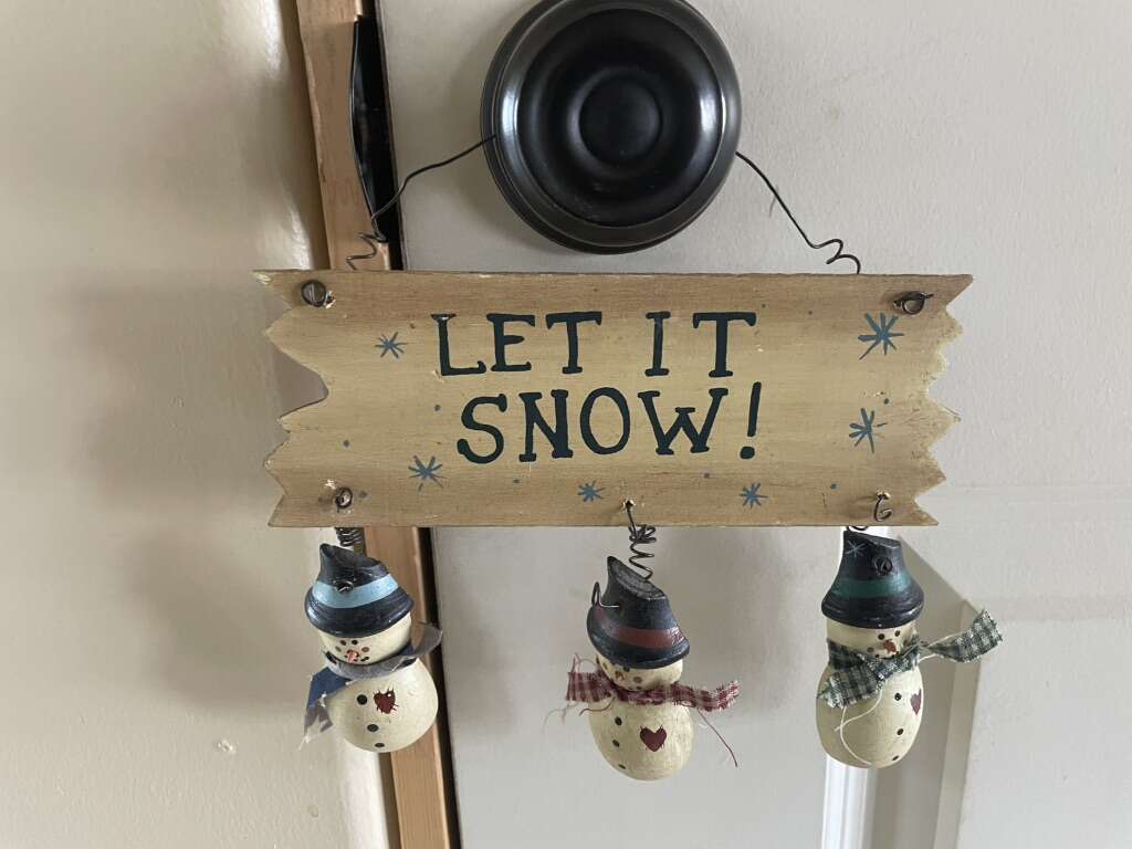 Small Hanging Wood Let It Snow Sign W/ Snowmen