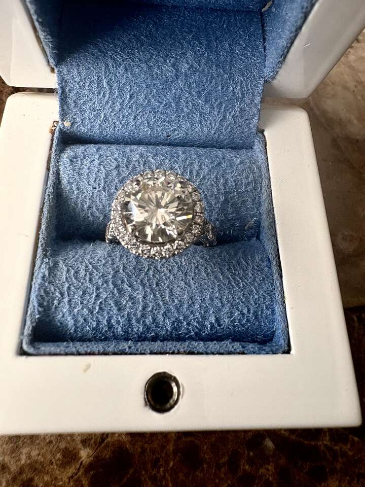 4.75 Natural Diamonds ring with halo 18k white gold E.G.L certificate