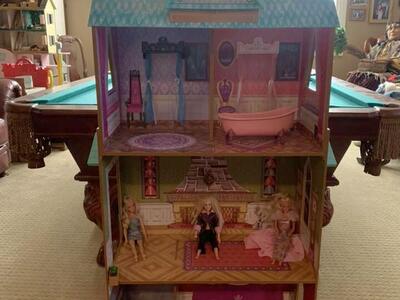 Disney Frozen Doll House