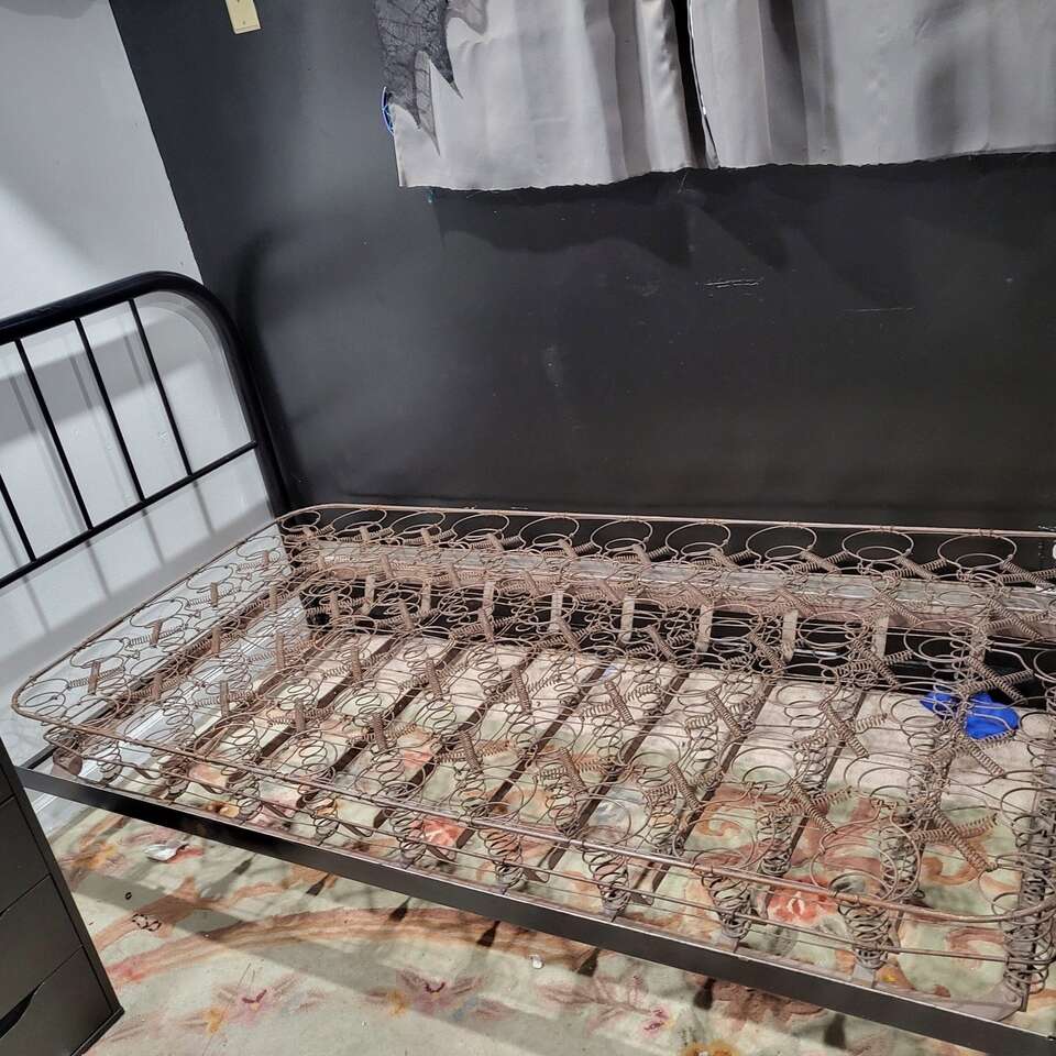 vintage metal twin bed