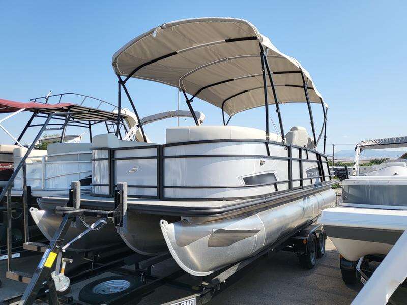 2024 Starcraft Triple Pontoon Boat w/ 175 Yam $22,841.00 OFF MSRP