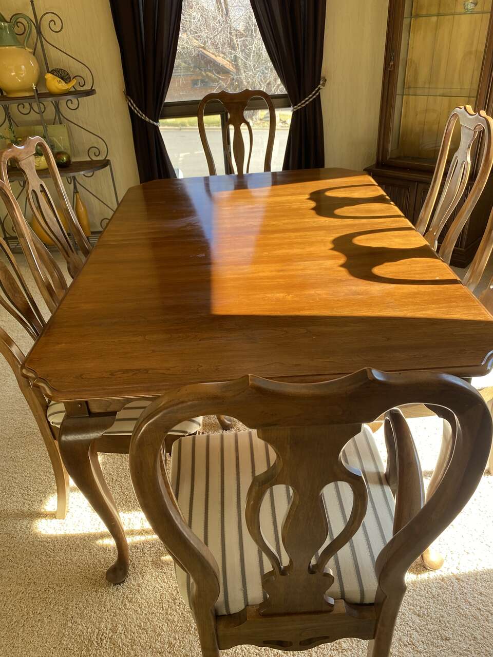 Beautiful dining room table with six … Furniture