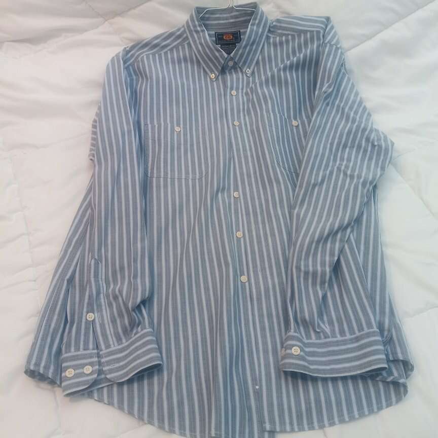 Men's XL button-down long-sleeve shirt