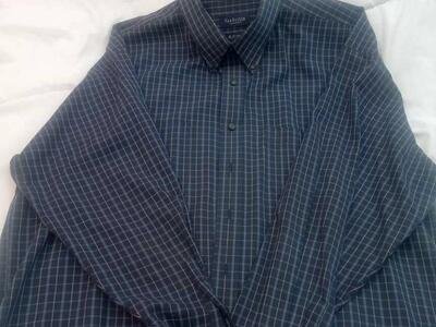 Men's Van Heusen XL 17-17 1/2 long sleeved shirt