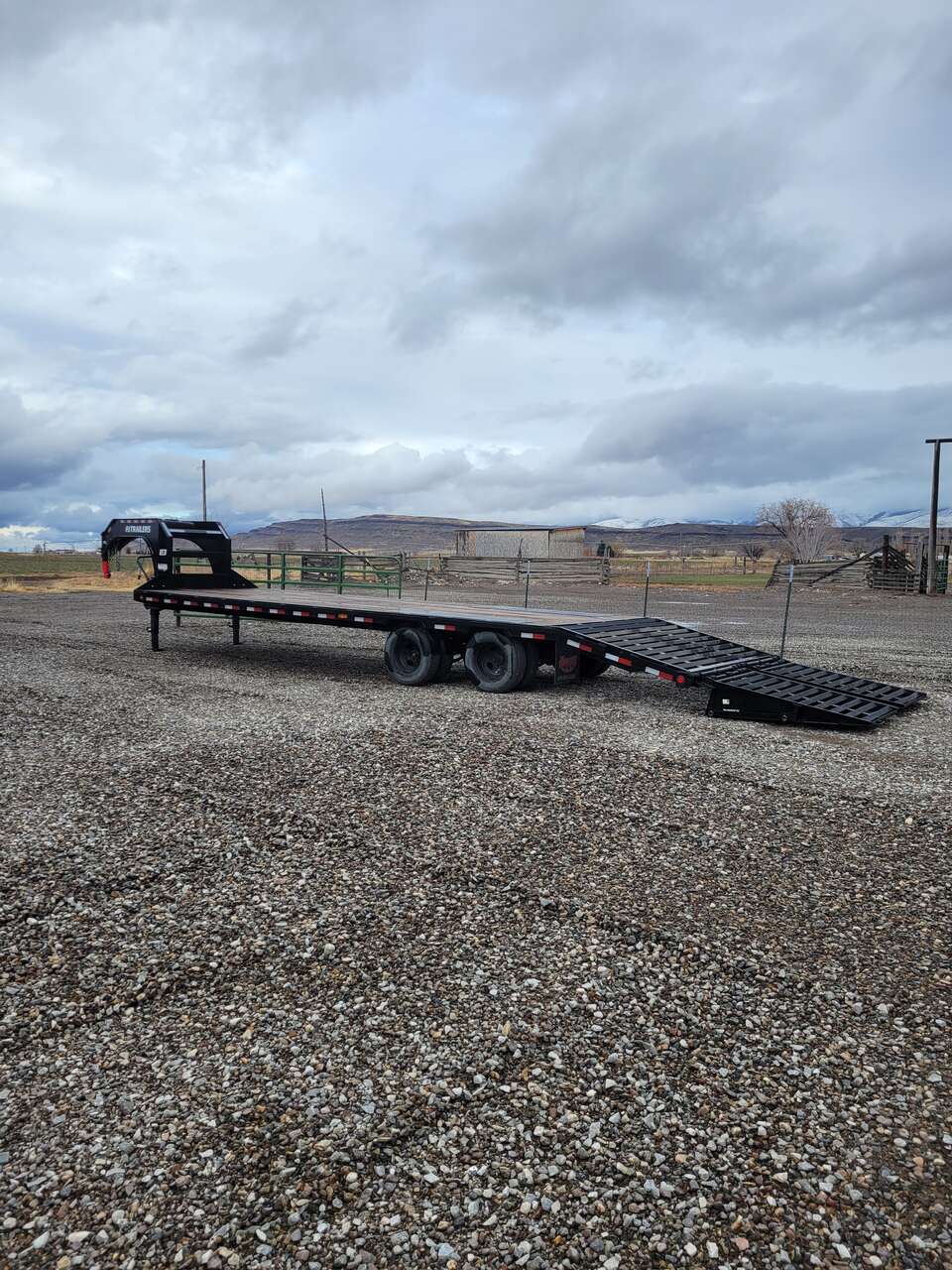 2023 PJ 30' Gooseneck Flatbed Trailer w/ Duals & Ramps